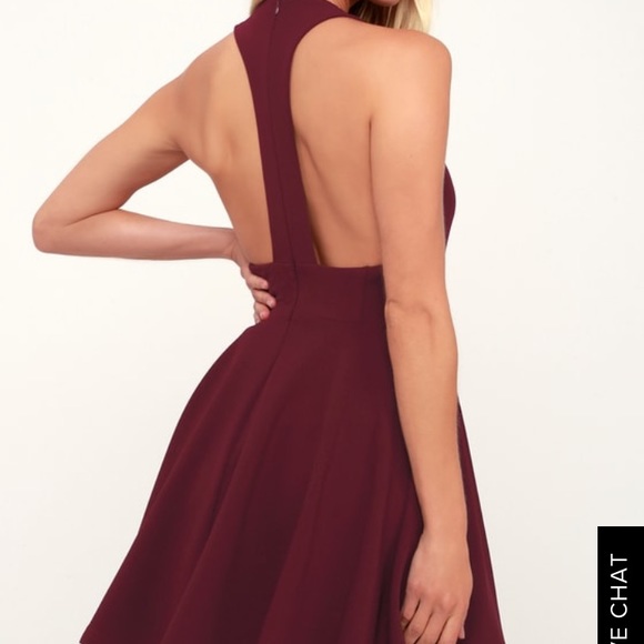 Small Burgundy dress with an open back - Picture 4 of 4